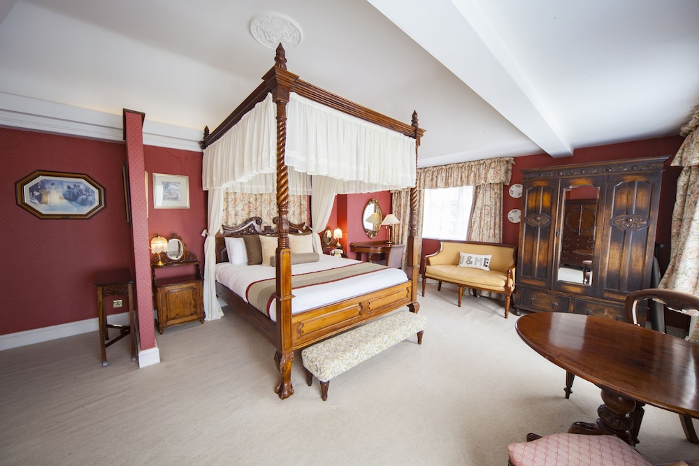 Suite - Photo 1