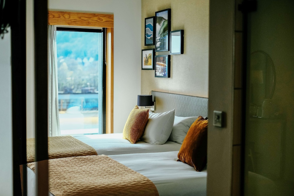 Twin Room, 2 Twin Beds, Lagoon View photo 2