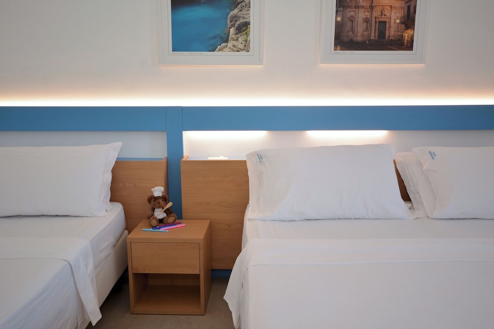 Triple Room, Balcony, Partial Sea View photo 2