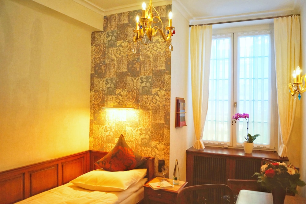 Economy Single Room (Single Bed 90cm)