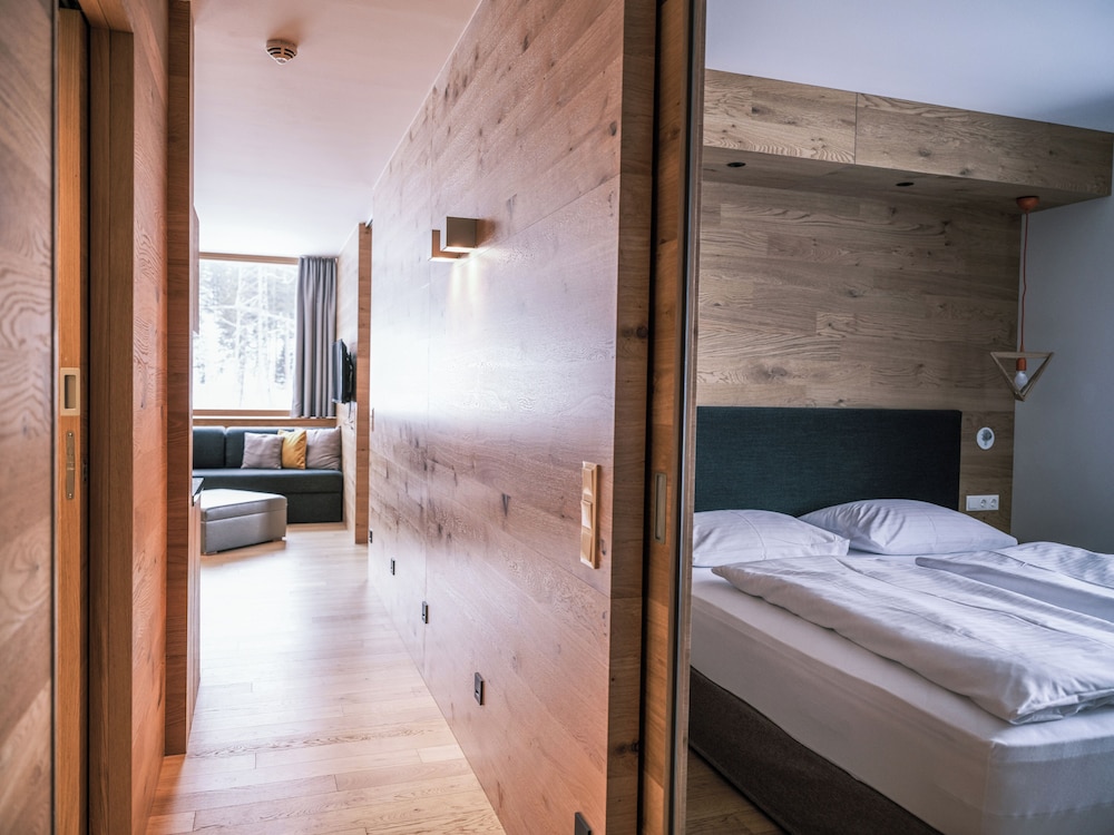 Junior Suite, 1 Double Bed with Sofa bed photo 2