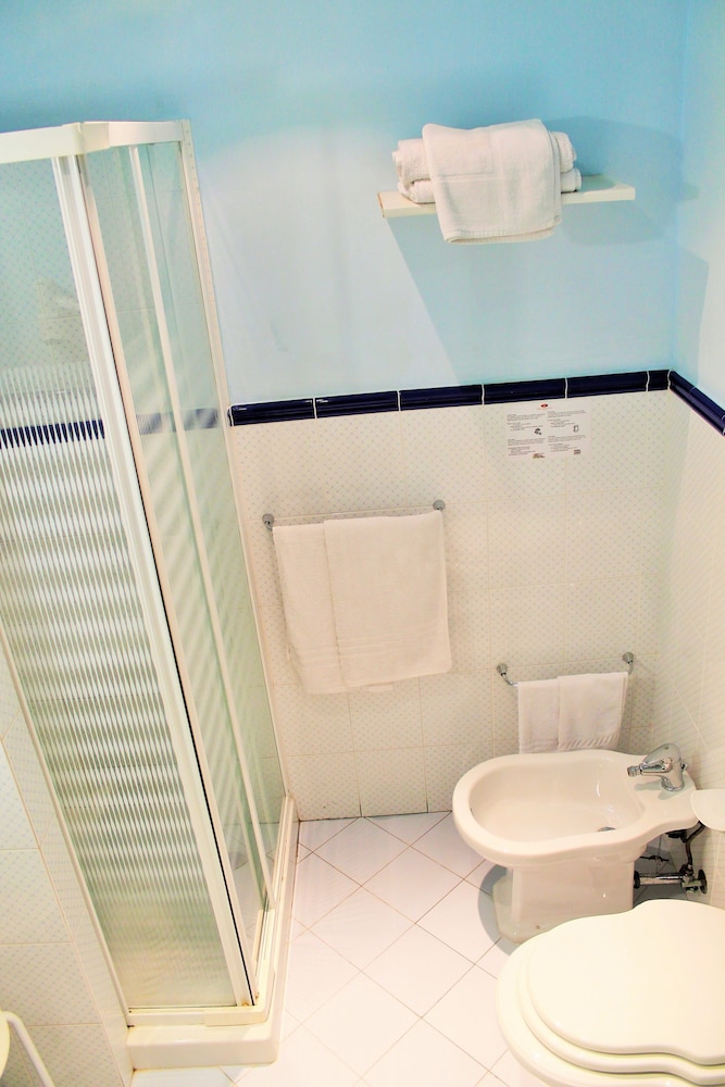 Triple Room - Photo 10