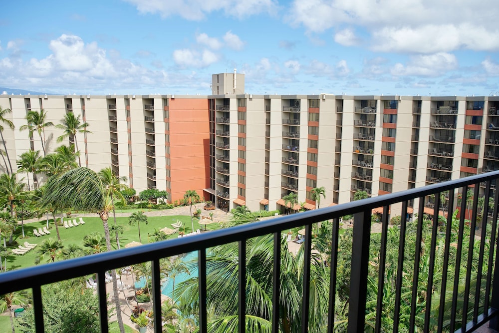 1 Bedroom Garden View Suite thumbnail 6