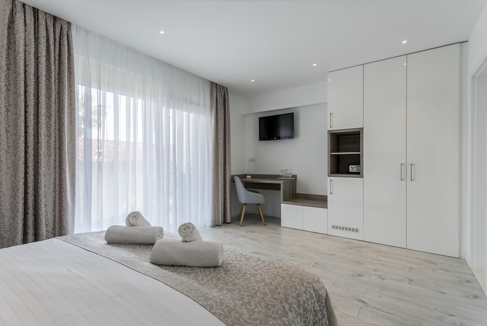 Deluxe Room, Balcony, Sea View - Photo 5