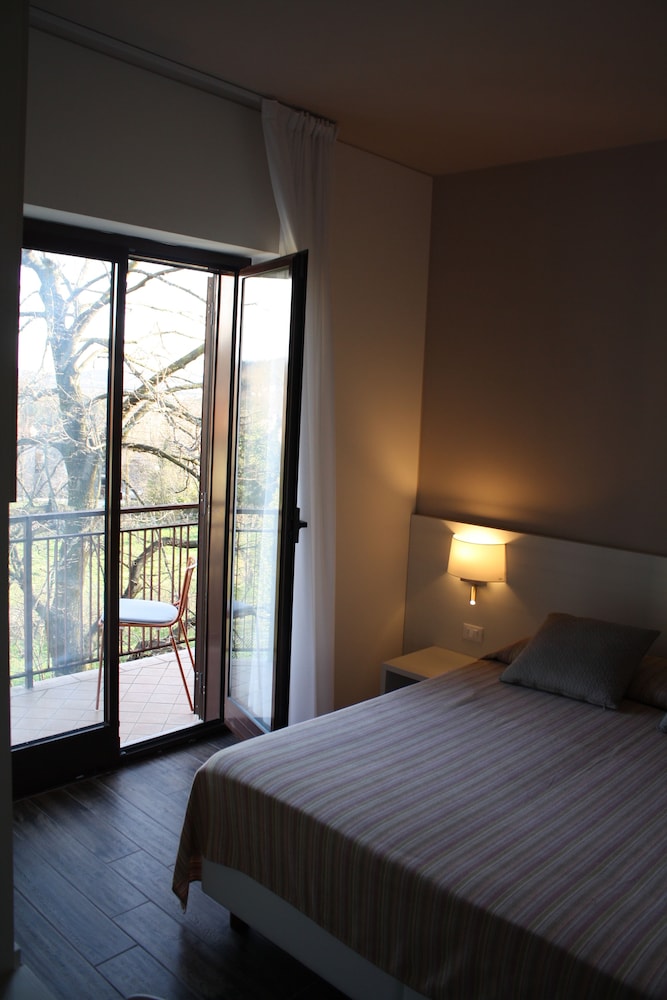 Classic Double Room, Balcony photo 2