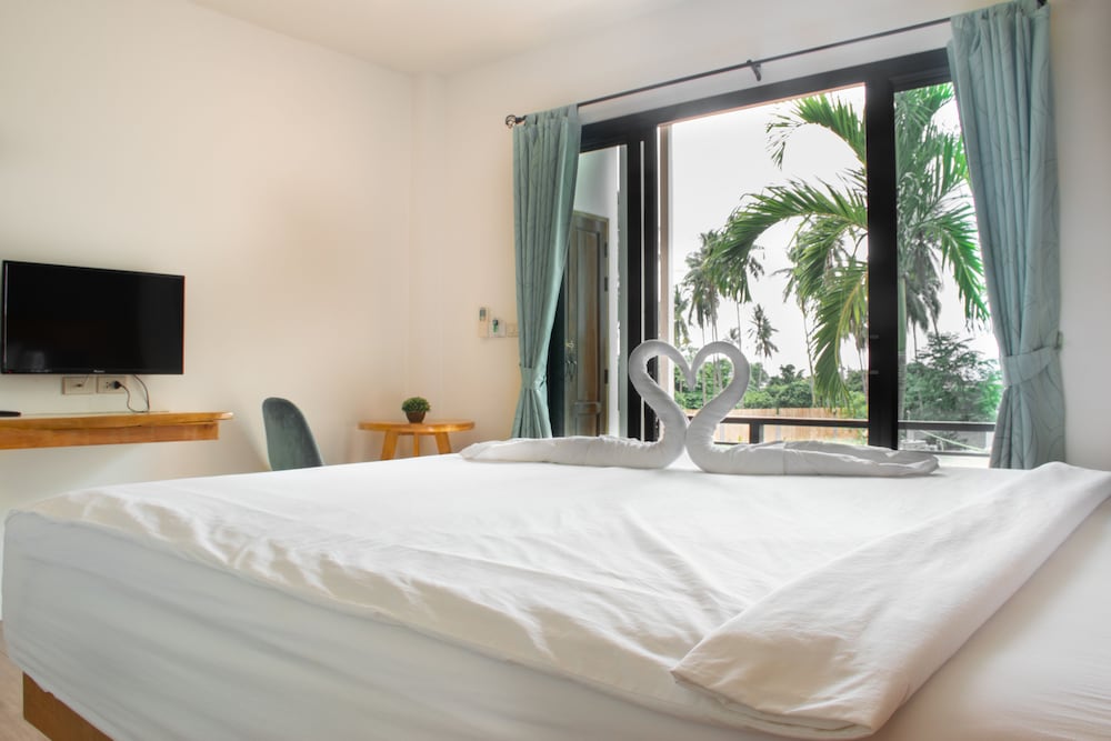 Superior Studio, 1 King Bed photo 3