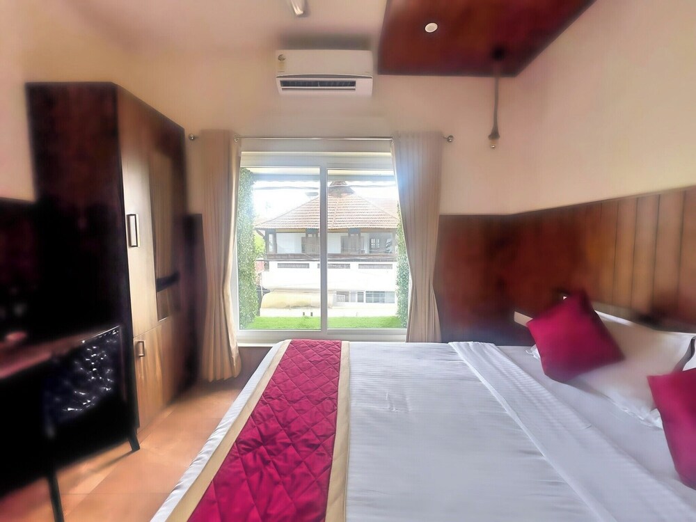 First Floor - Deluxe Non Balcony Room photo 1
