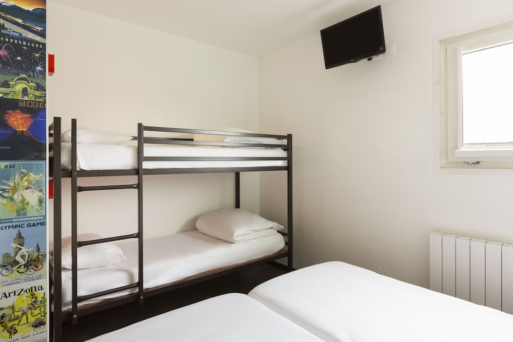 Standard Room, Multiple Beds - Photo 5