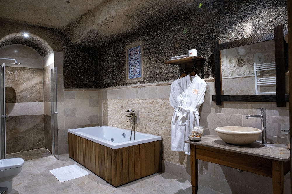 Suite - Photo 2