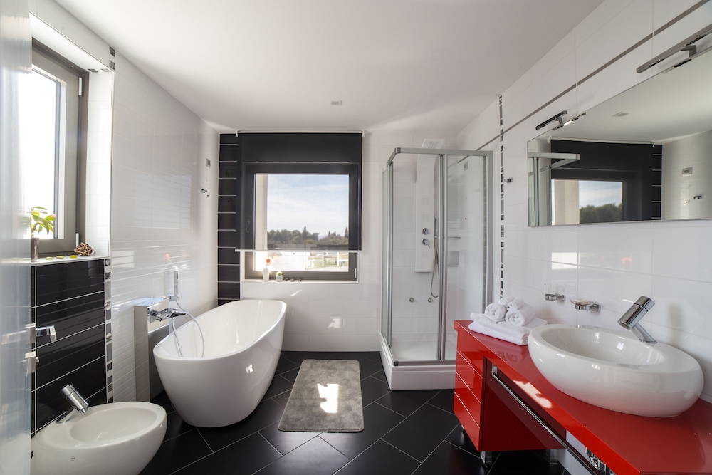 Luxury Suite, 1 King Bed, Sea View photo 3