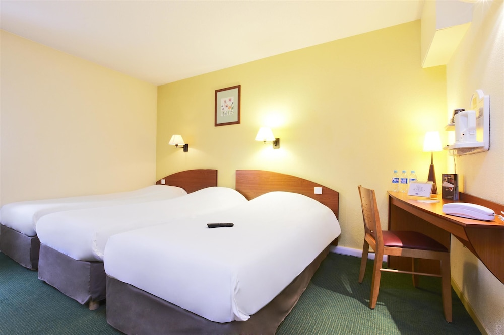Standard Room, 3 Twin Beds photo 1