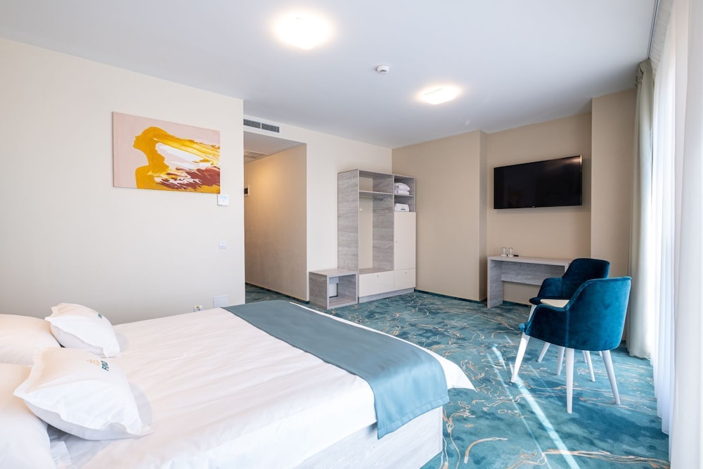 Standard Double Room, Pool Access photo 2