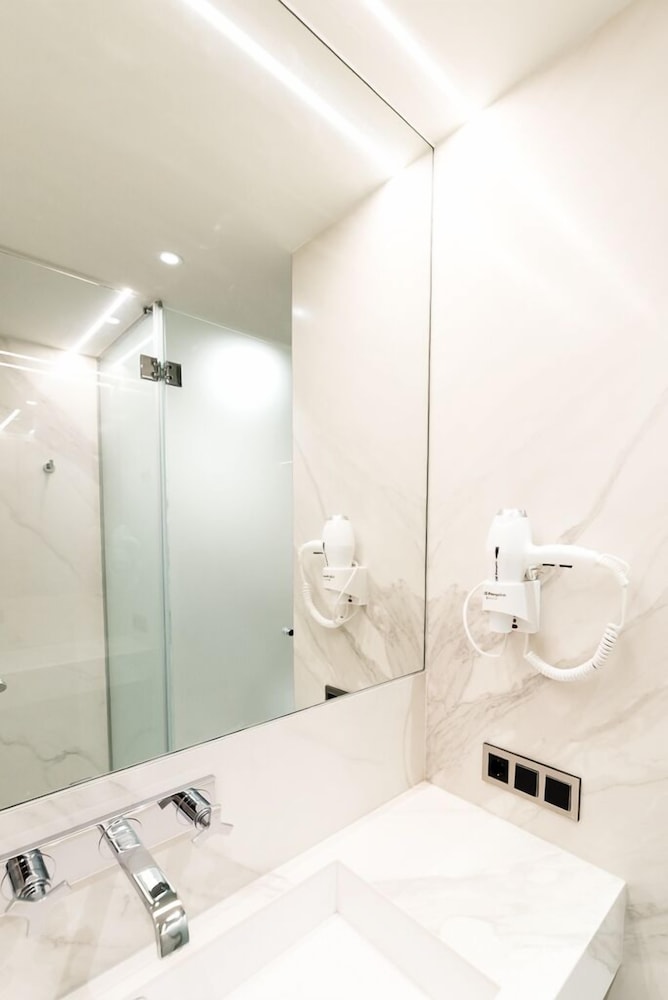 Classic Twin Room (Ansares) - Photo 7