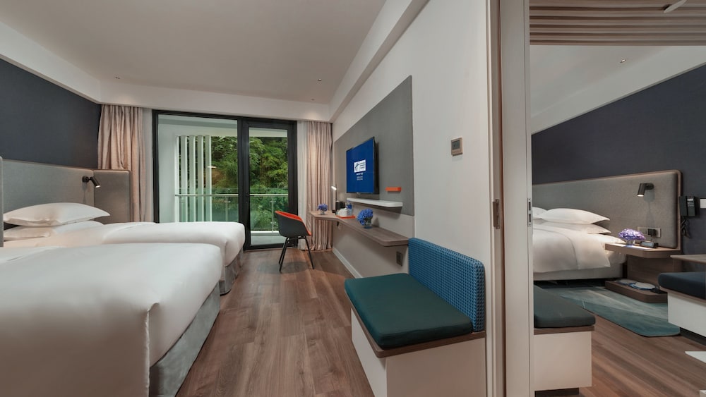 Standard Room, 2 Double Beds, Balcony, Mountain View - Photo 1