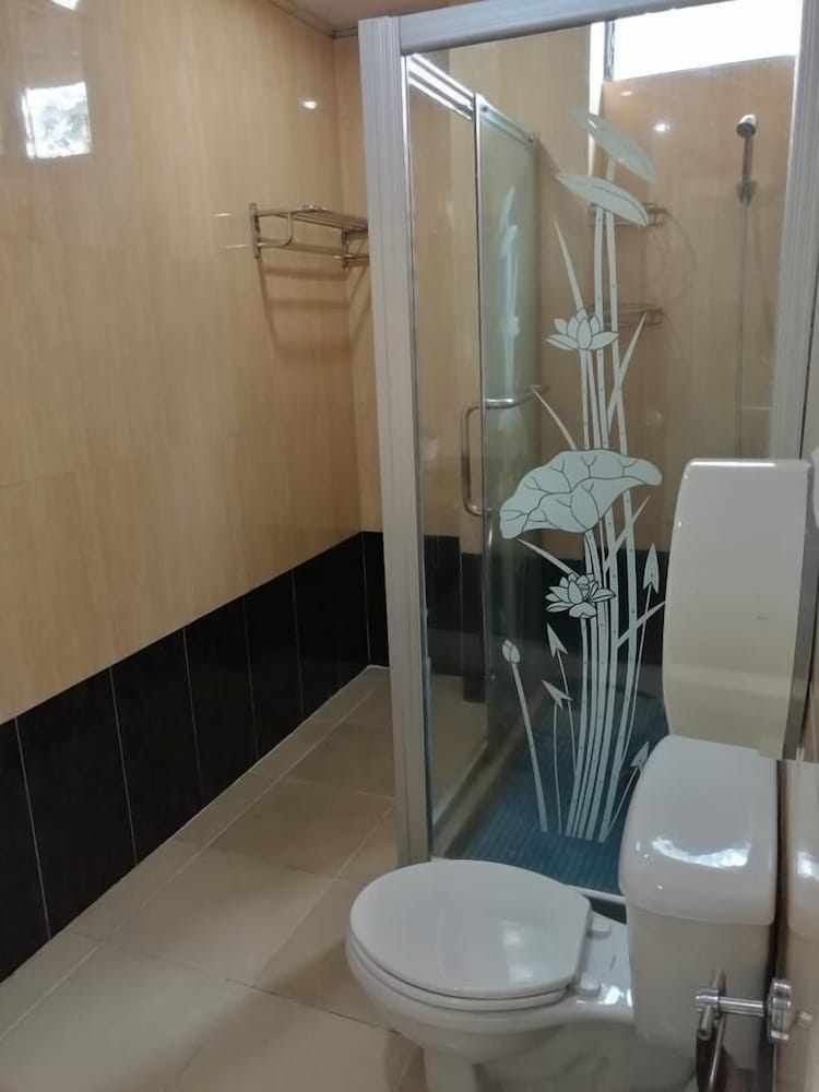 Business Double Room, 2 Queen Beds, Non Smoking, City View photo 2
