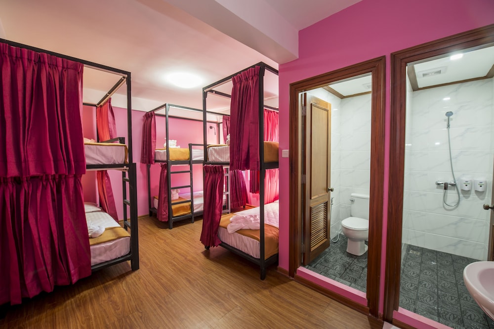 Bed in 6-Bed Mixed Dormitory Room photo 2