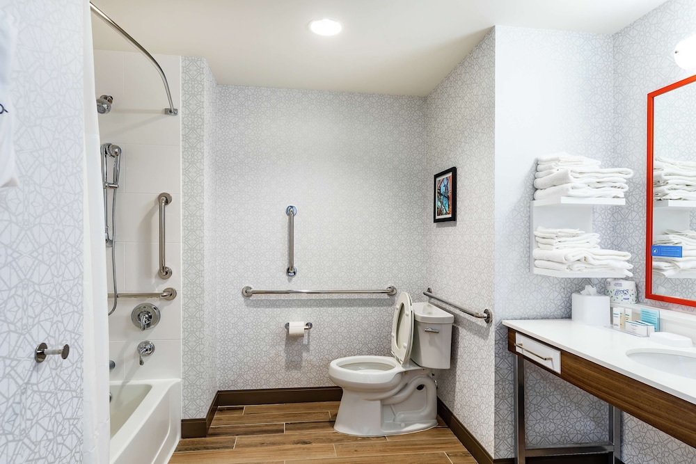 Room, 2 Queen Beds, Accessible, Refrigerator & Microwave (Hearing) - Photo 3