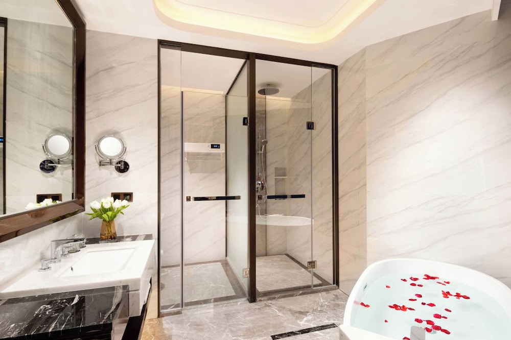 Luxury Twin Room, City View photo 3