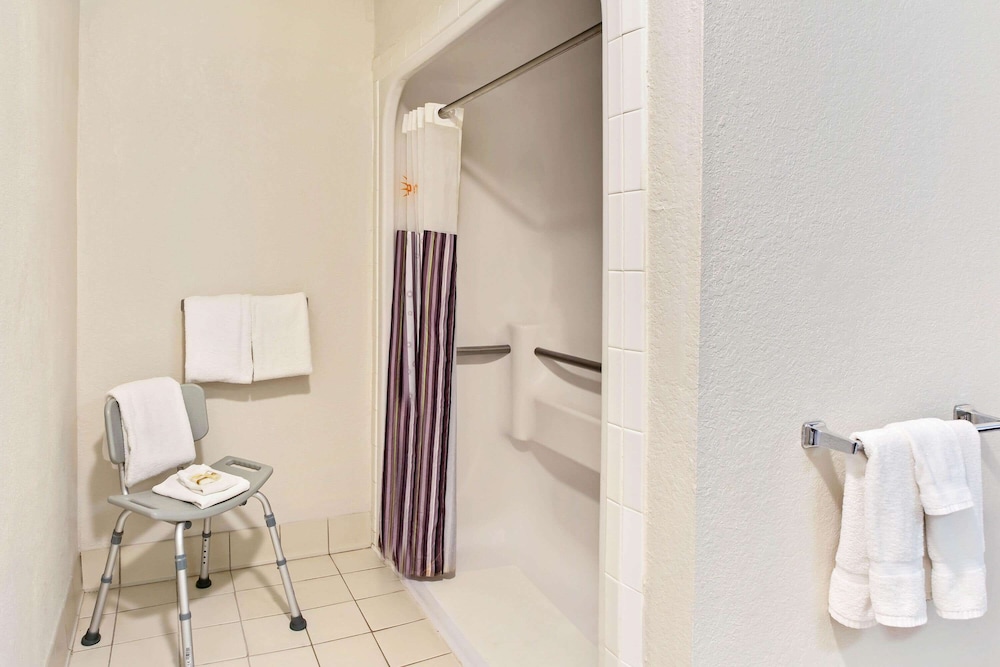 Room, 2 Double Beds, Accessible, Non Smoking (Tub with Grab Bars) - Photo 4