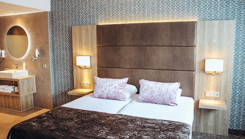 Comfort Double Room, 2 Twin Beds, Non Smoking (open bathroom) photo 2