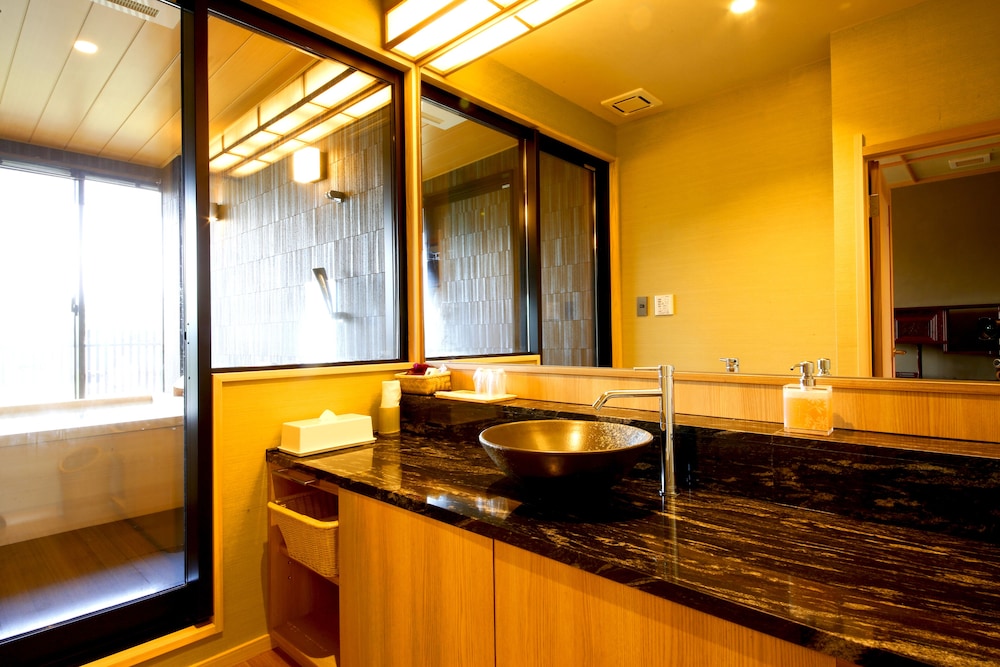 River Side Japanese-Style Room with partial open-air bath, Non Smoking photo 3