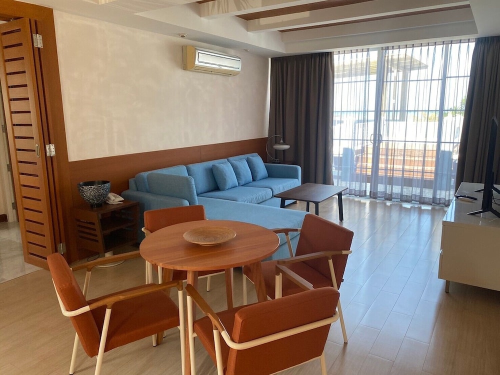 201 The Supreme Seaview: Beach Zone photo 3