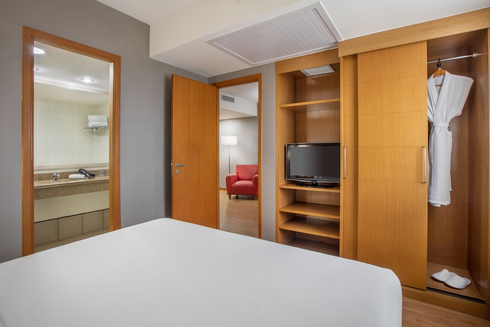 Standard Room (Queen) - Photo 4