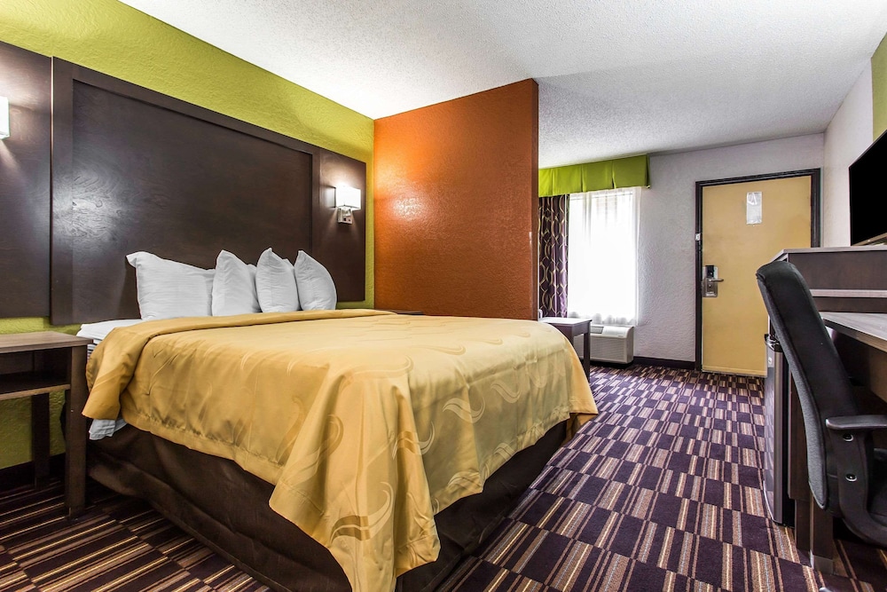 Suite, 1 Queen Bed with Sofa bed, Non Smoking photo 3