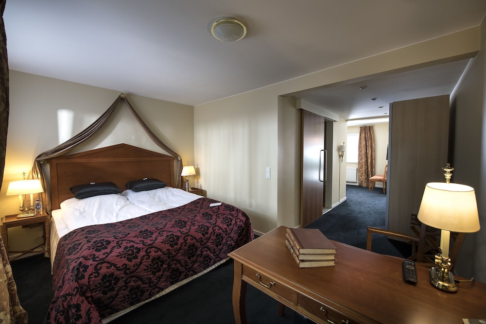Junior Suite, 1 King Bed - Photo 12
