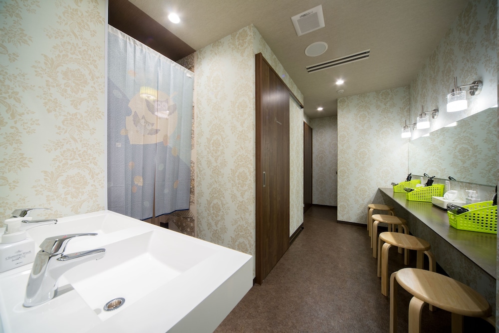 3capsule beds at Shared Dormitory, Non-smoking, (partition between capsules can be opened/closed) photo 3