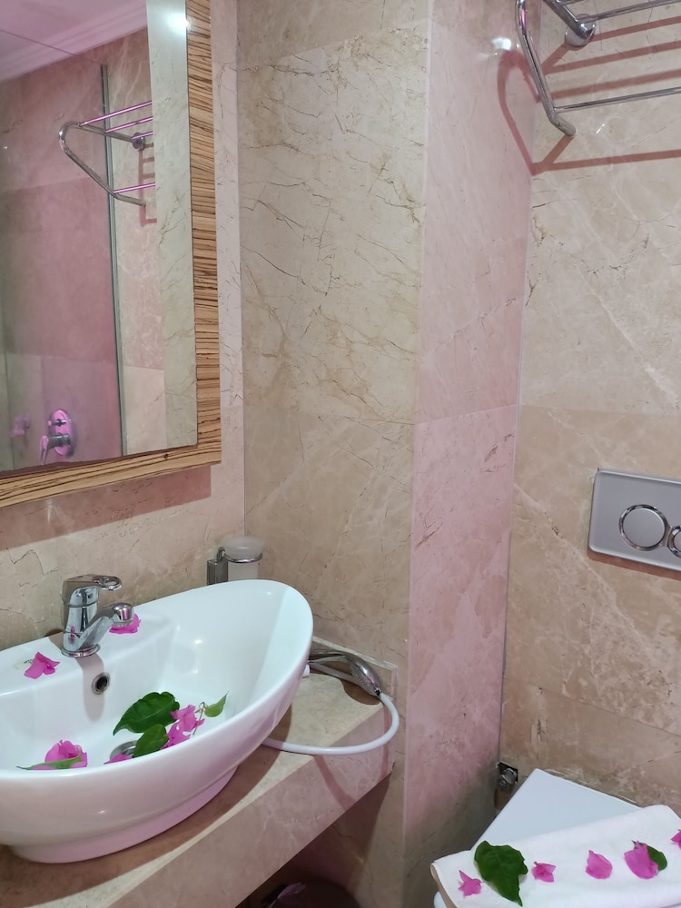 Standard Double Room - Photo 6