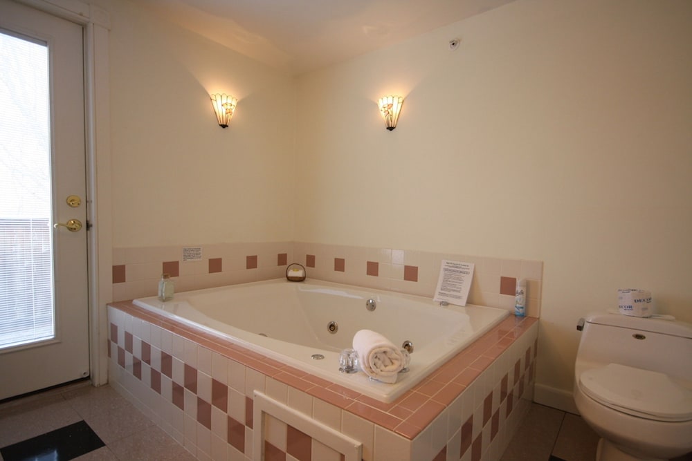 Superior Double Room, 1 Queen Bed, Jetted Tub, Private Bathroom photo 3