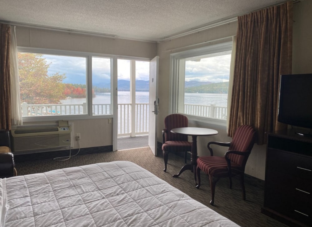 Poolside Room 1 King Bed - Photo 1