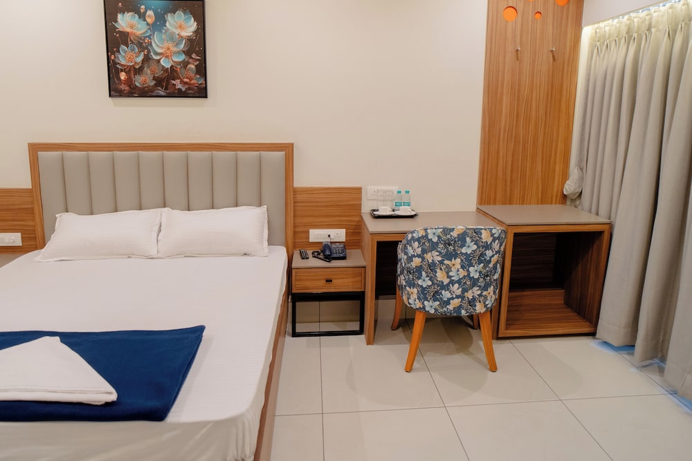 Deluxe Room - Photo 11