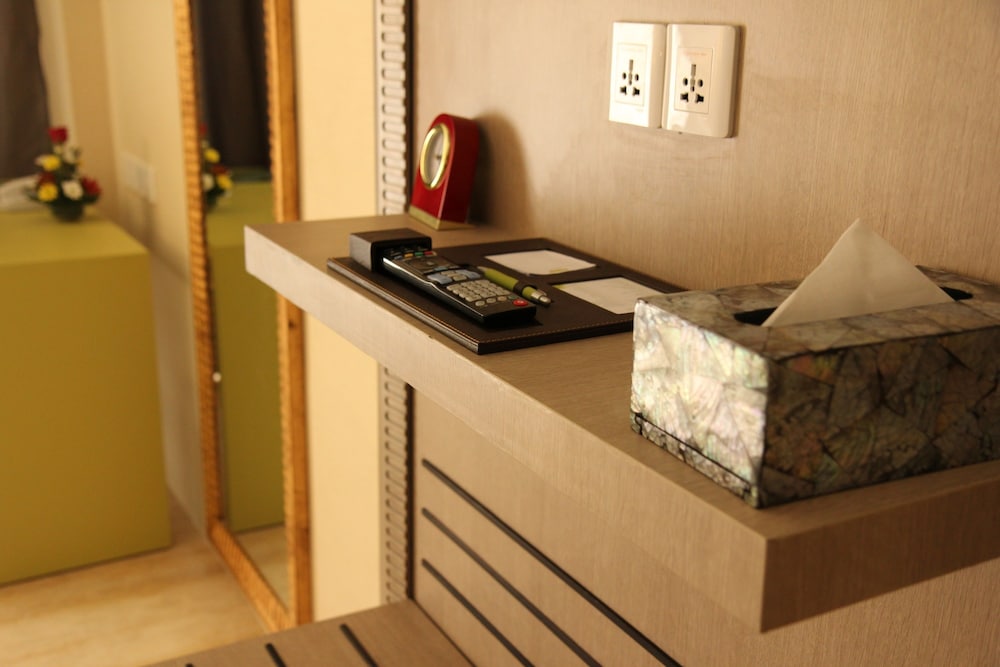 Superior Twin Room thumbnail 5