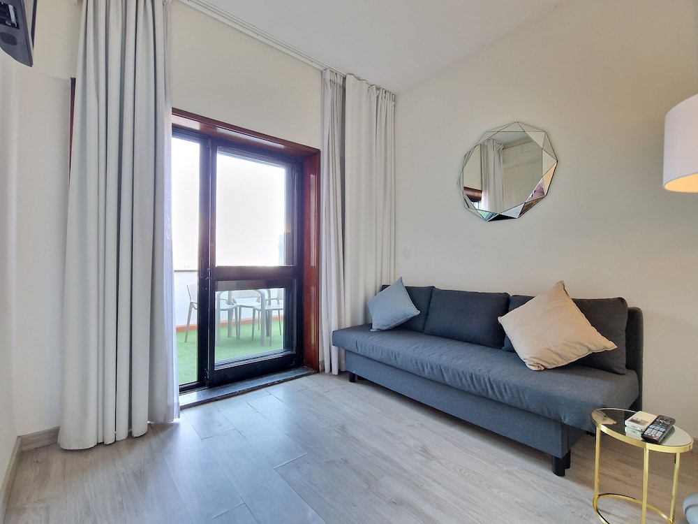 Deluxe Suite - Photo 9