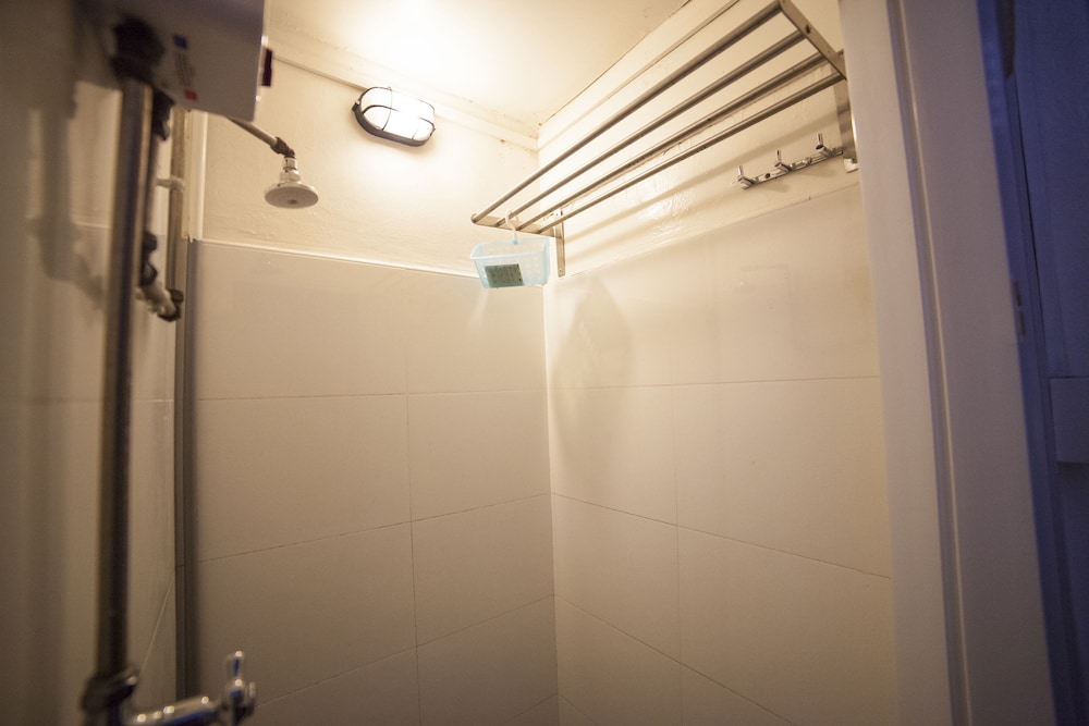Single Room With Shared Bathroom & Shared Air-Conditioning photo 3