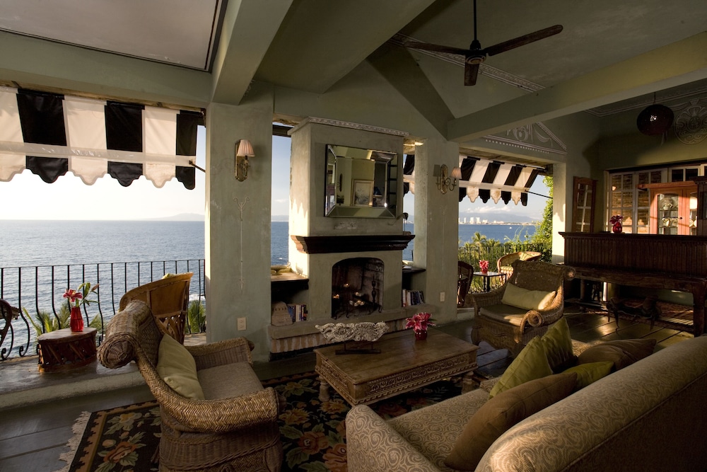 Deluxe Suite, 2 Bedrooms, Ocean View, Beachfront (Maximiliano)