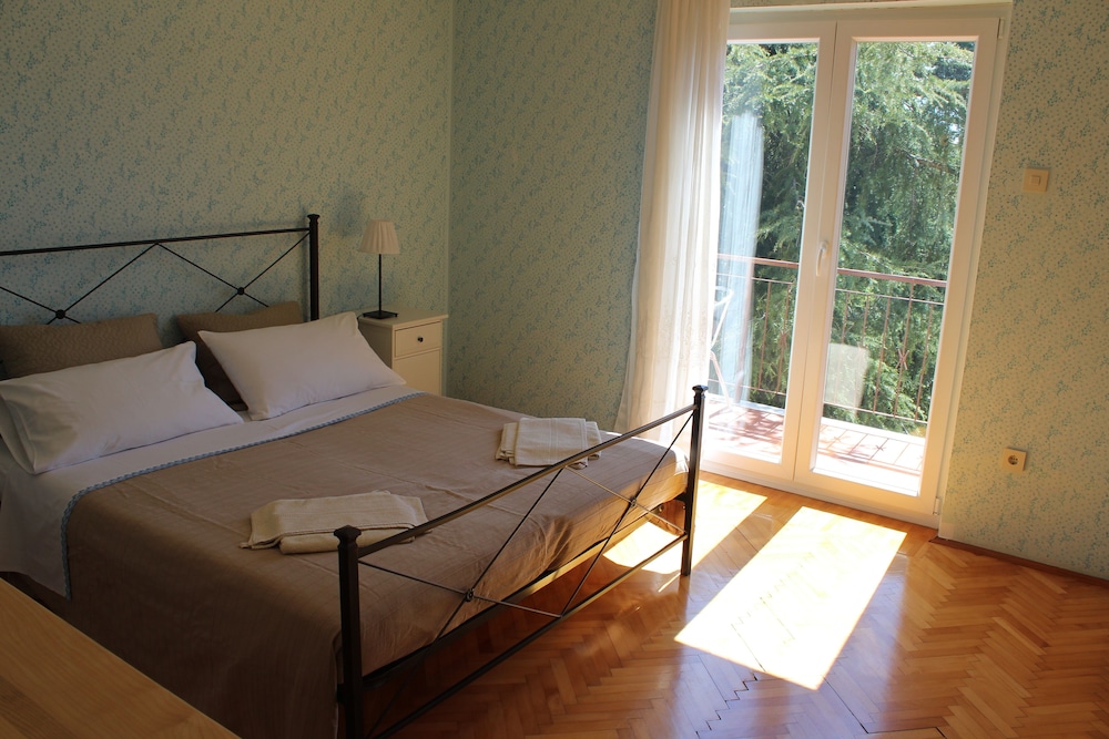 MM Room 2