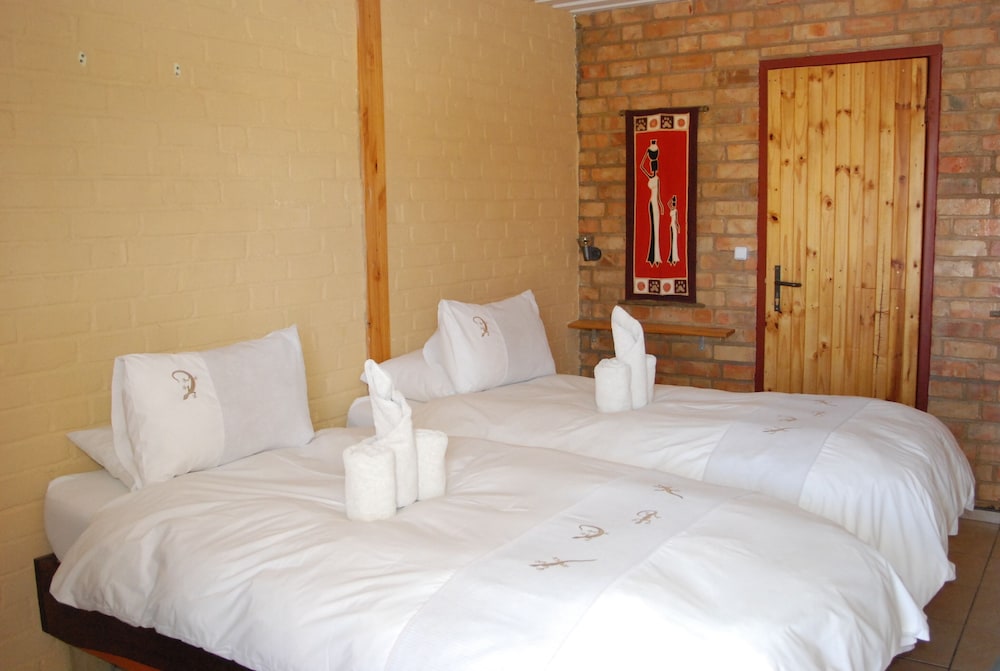 Standard Room, 2 Twin Beds, Non Smoking, Ground Floor photo 1