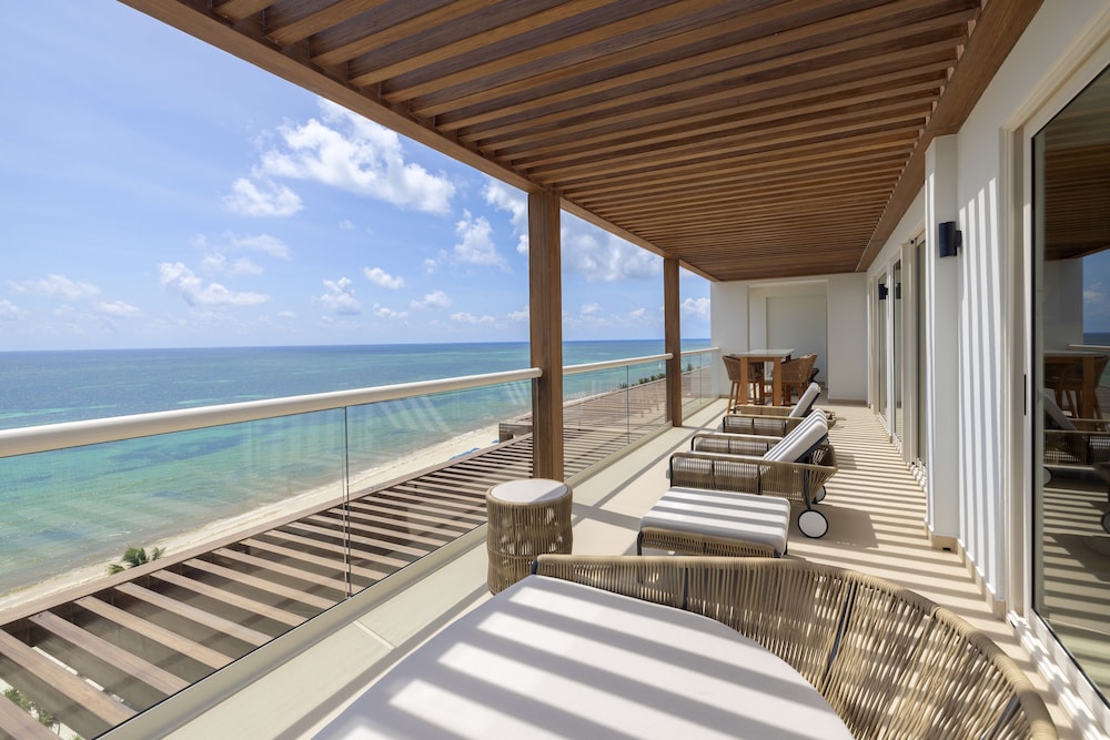 Luxury Sky Chairman Suite Two Bedroom Ocean Front Diamond Club - Photo 8