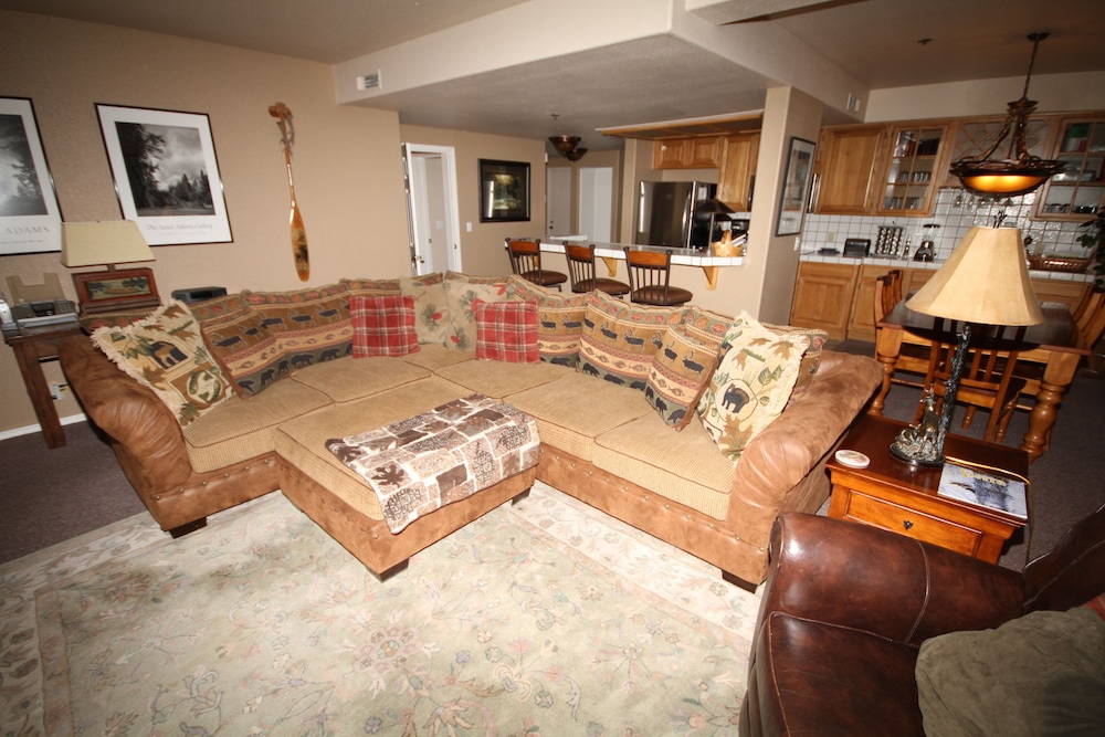 2-Bedroom Condo Near Ski Lifts photo 3