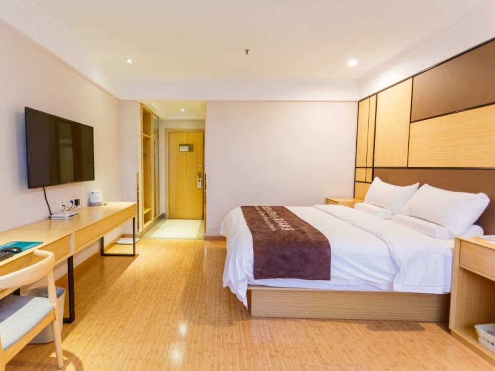 Room, 1 King Bed - Photo 3
