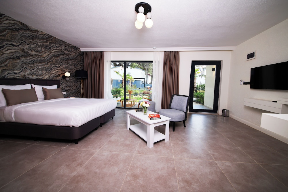 Deluxe Room, Balcony, Garden View