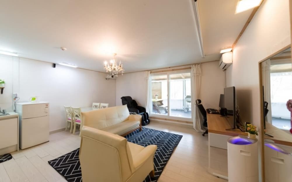 Room (No 102 water sound [individual terrac)
