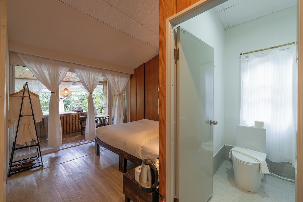 Deluxe Room - Photo 9