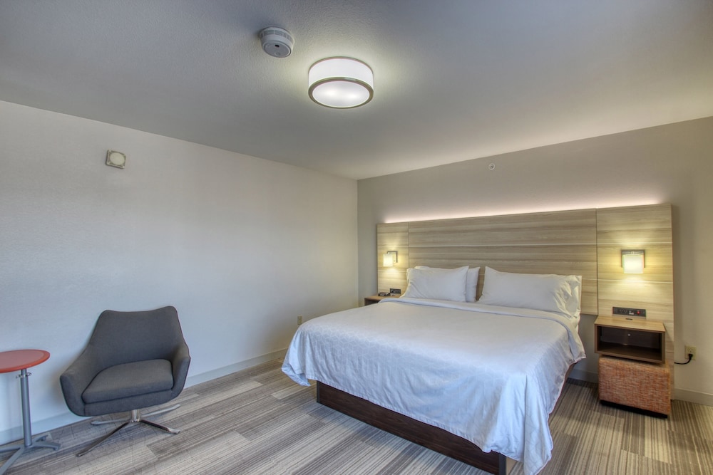 Suite, 1 Bedroom - Photo 2