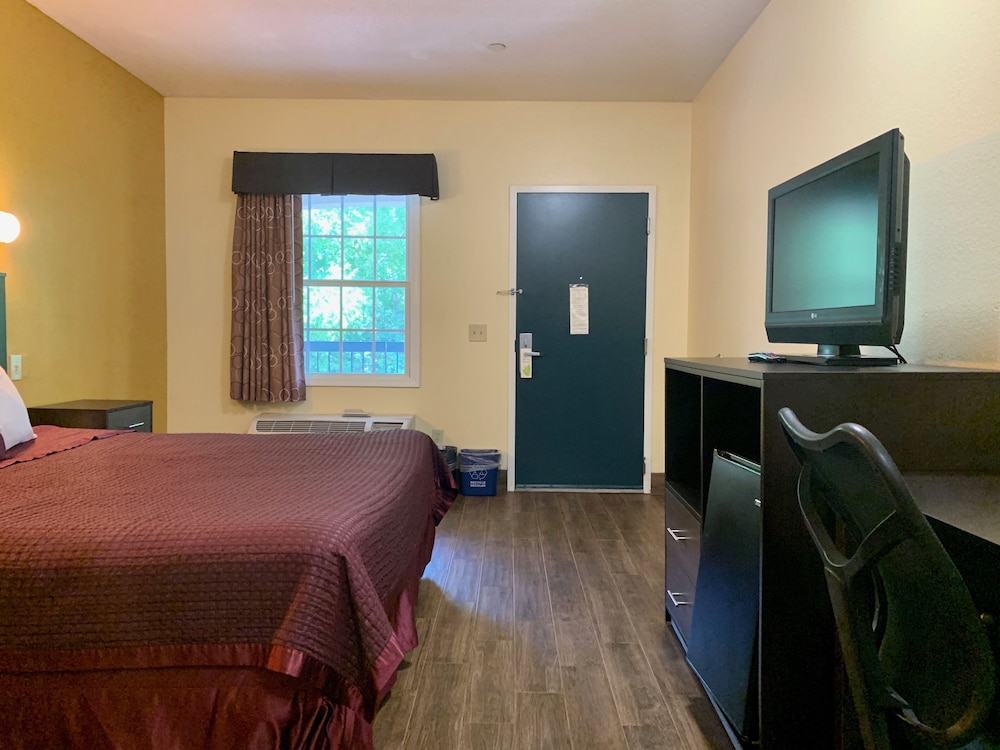 Room, 1 King Bed, Accessible - Photo 6