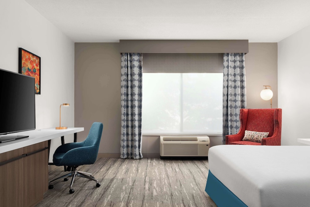 Room, 1 King Bed, Accessible - Photo 2