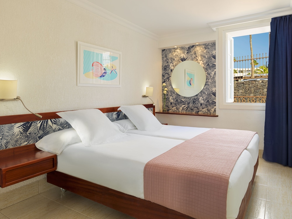 One-bedroom apartment on upper floor, balcony (2 adults + 1 child)
